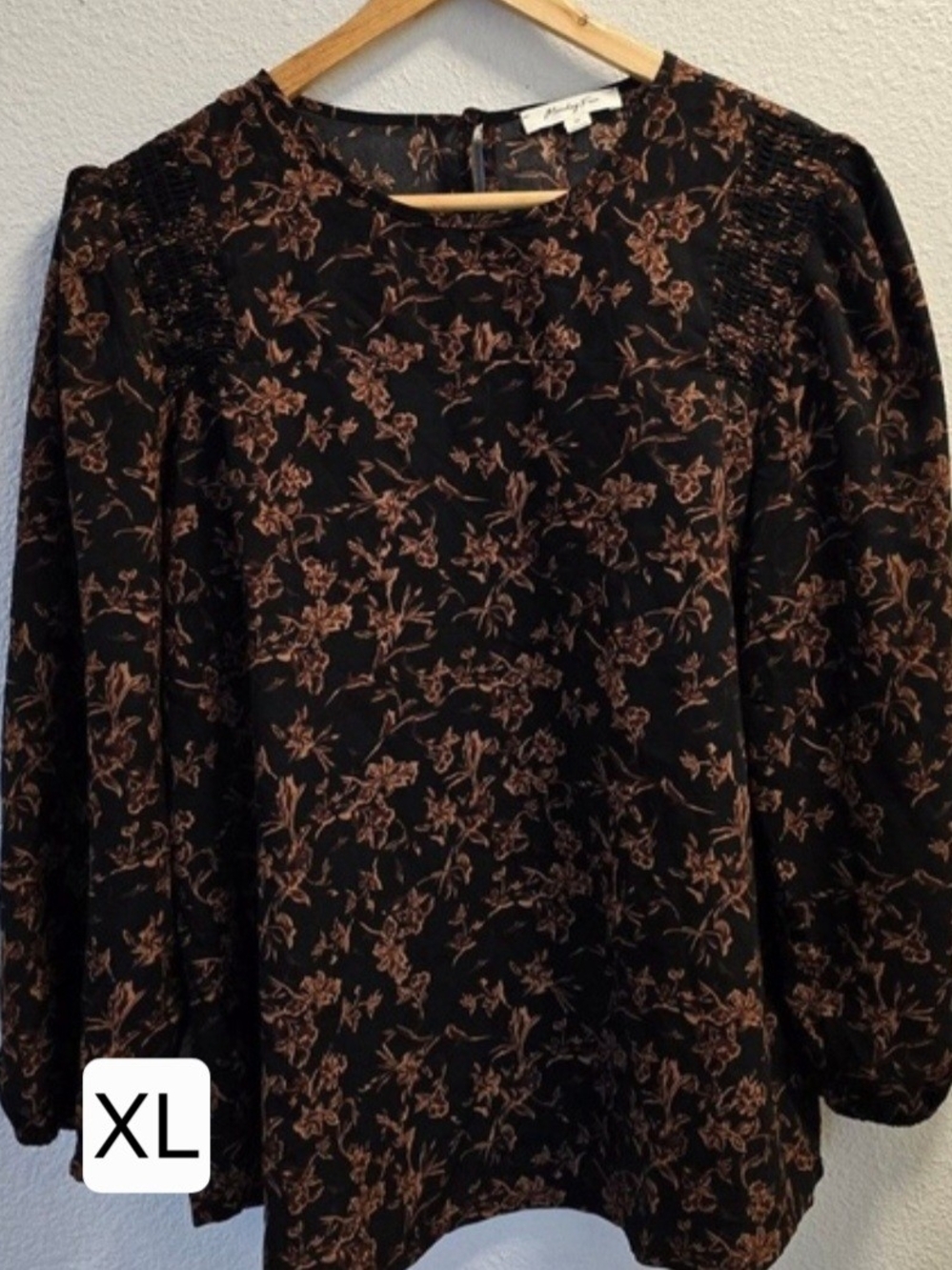 Women's Blouse Bundle Of 6 - Picture 3 of 7